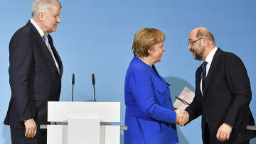 «Λευκός καπνός» στη Βόννη: Το κόμμα του Σουλτς είπε «ναι» στον συνασπισμό με τη Μέρκελ