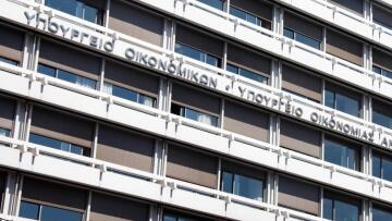 Υπουργείο Οικονομικών: Δεν υπάρχει συμφωνία για 130.000 πλειστηριασμούς μέχρι το 2021