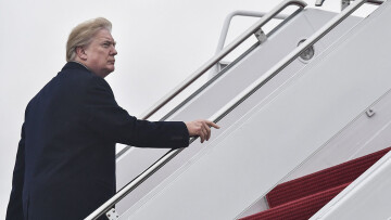 «Θέλω να του πετάξω ένα μήλο»: Πώς υποδέχθηκαν τον Τραμπ πολίτες στο Νταβός