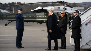 Σόου Τραμπ στο Νταβός: Έφτασε με έξι ελικόπτερα αλά... ήρωας Χόλιγουντ!