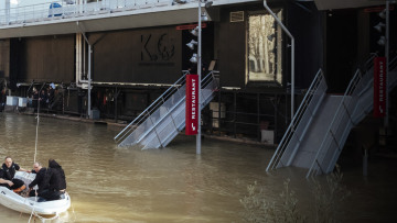 Το Παρίσι ετοιμάζεται για πλημμύρα του Σηκουάνα - φωτογραφίες