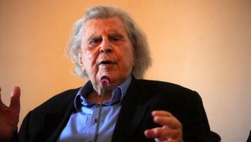 Ο Μίκης Θεοδωράκης κεντρικός ομιλητής του συλλαλητηρίου για τη Μακεδονία στο Σύνταγμα