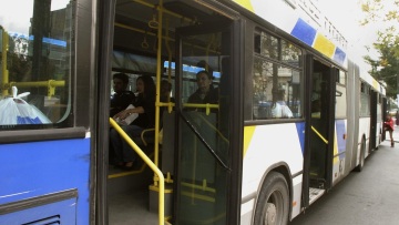 Τροχαίο στην Πεντέλη: Επιχείρησε να προσπεράσει λεωφορείο η 27χρονη, όταν παρέσυρε τον 14χρονο