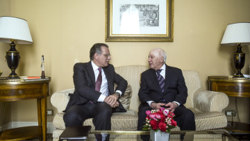 Κουμουτσάκος για συνάντηση με Νίμιτς: Δυστυχώς, δεν αμβλύνει τις ανησυχίες μας