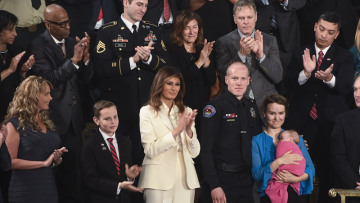 Χωρίζουν Μελάνια - Τραμπ; Το λευκό ταγέρ της Πρώτης Κυρίας των ΗΠΑ κάτι θέλει να πει...