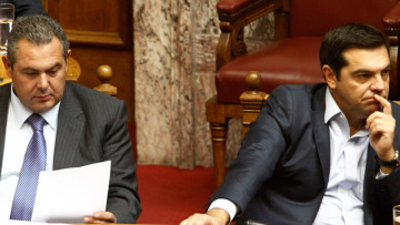 Γραφείο Τσίπρα: Ευσεβείς πόθοι τα εκατομμύρια των διαδηλωτών - Καμμένος: Ήταν η ψυχή των Ελλήνων