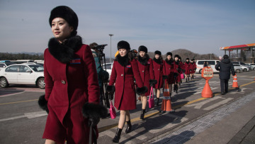 Οι τσιρλίντερ του Κιμ Γιονγκ Ουν έφτασαν στη Ν. Κορέα για τους Χειμερινούς Ολυμπιακούς Αγώνες 