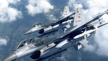 Νέες τουρκικές προκλήσεις πάνω από το Αιγαίο: 52 παραβιάσεις του ελληνικού εναέριου χώρου