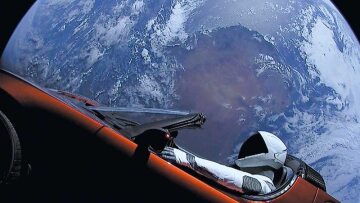 Το Tesla του Έλον Μασκ μπορεί και να πέσει στη Γη, αλλά μετά από ένα εκατομμύριο χρόνια!