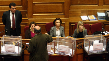 Υπόθεση Novartis: Με 10 κάλπες η ψηφοφορία παρά το «όχι» της αντιπολίτευσης 