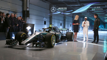 H Mercedes παρουσιάζει την F1 W09 EQ Power+!