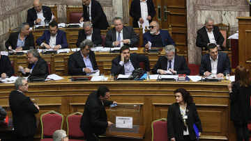 Έως και 10.000 ευρώ τον μήνα λαμβάνουν στο χέρι και σε «είδος» οι υπουργοί