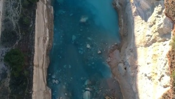 Εντυπωσιακά πλάνα: Η κατολίσθηση στον Ισθμό της Κορίνθου από drone