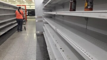 Στο έλεος του λιμού η Βενεζουέλα: Οριακές καταστάσεις με ανθρώπους να τρώνε σκυλιά και αρουραίους