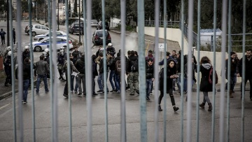 ΠΑΜΕ: Άγρια καταστολή από την κυβέρνηση στην κινητοποίηση εκπαιδευτικών