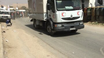 Πέρασε το τελευταίο σημείο ελέγχου και μπαίνει στη Γούτα η πομπή με την ανθρωπιστική βοήθεια