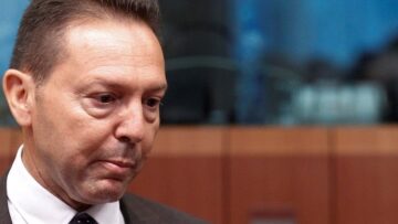 WSJ: Η κυβέρνηση στην Ελλάδα θεωρεί πολιτικό εχθρό τον Στουρνάρα