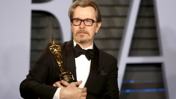 Σάρωσε ο Γκάρι Όλντμαν: Κέρδισε Όσκαρ και άλλα 10 βραβεία σε μια χρονιά