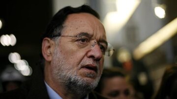 Λαφαζάνης: Χρησιμοποιούν βια για να προωθήσουν τους μαζικούς πλειστηριασμούς 