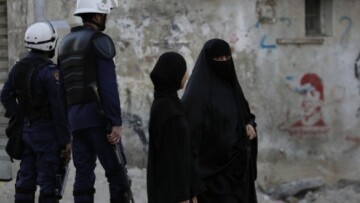 Ιράν: Δύο χρόνια ποινή φυλάκισης σε γυναίκα που έβγαλε την μαντίλα της σε δημόσιο χώρο