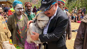Ασύλληπτη τραγωδία στην Παπούα Νέα Γουινέα: Πάνω από 100 οι νεκροί από τους σεισμούς