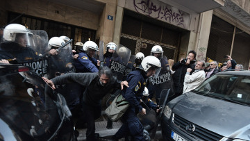 Ξύλο στους πλειστηριασμούς: Αγριεύει η βεντέτα ΣΥΡΙΖΑ – ΛΑΕ