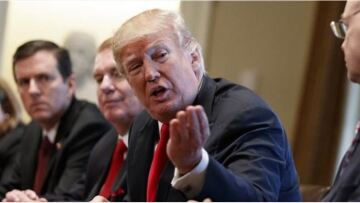 Υπόσχεση Τραμπ για «δίκαιους» δασμούς στις εισαγωγές χάλυβα και αλουμινίου