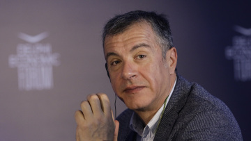 Θεοδωράκης: Στα πατριωτικά θέματα αντιπαρατιθέμεθα με στόχο τη συνεννόηση και όχι τις κομματικές σκοπιμότητες