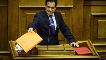 Ο Άδωνις ζητά τις αποφάσεις για τους προστατευόμενους μάρτυρες της υπόθεσης Novartis