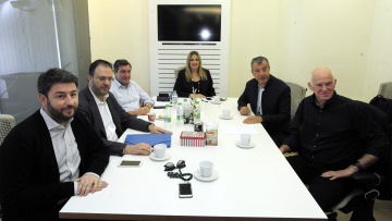 Πολιτικό Συμβούλιο: Κριτική στον Θεοδωράκη για το ραντεβού με τον Τσίπρα