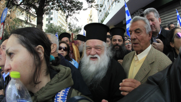 Ένταση στη δίκη του Μητροπολίτη Καλαβρύτων για το άρθρο του κατά των ομοφυλοφίλων