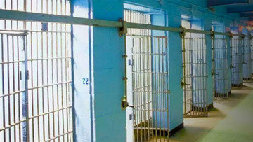 Μαστίγωμα στον Κορυδαλλό: Ο φύλακας δεν μπορούσε να κουνήσει τα χέρια του απ' τα χτυπήματα