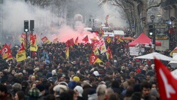 Γαλλία: 400.000 δημόσιοι υπάλληλοι βγήκαν στους δρόμους ενάντια στις μεταρρυθμίσεις Μακρόν