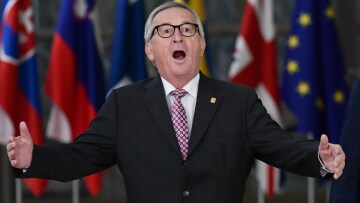 Η Daily Mail «ξεμπροστιάζει» τον Γιούνκερ: Με ιδιωτικό τζετ τα μισά επαγγελματικά του ταξίδια!