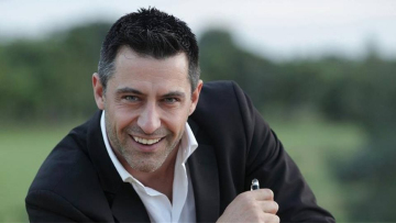 Η πρώτη συνάντηση του Κωνσταντίνου Αγγελίδη με τον γιο του ένα χρόνο μετά το ατύχημα