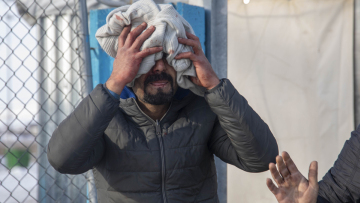 Θεσσαλονίκη:  Επεισόδια και τραυματισμοί στα Διαβατά- Πρόσφυγες διαμαρτύρονται για τις συνθήκες διαβίωσης