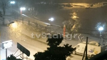 Ισχυρή χιονόπτωση μέσα στη Χαλκίδα 