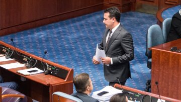 Παραιτήθηκε βουλευτής του Ζάεφ - Διακόπηκε η συνεδρίαση για το σύνταγμα στη βουλή των Σκοπίων