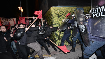 Χημικά στη διαδήλωση κατά της Μέρκελ στο κέντρο της Αθήνας