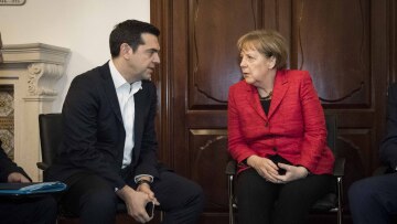 Από το «go back madame Merkel» στο «welcome Angela»