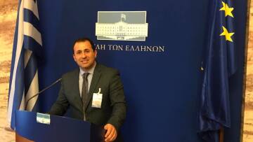 Άρχισαν οι παραιτήσεις - Στενός συνεργάτης του Καμμένου «αποχαιρετά» μέσω Facebook