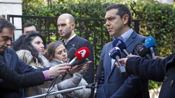 Σωσίβια σε πλειοψηφίες – «κουρελού» επιδιώκει ο Τσίπρας μετά το «σικέ» διαζύγιο