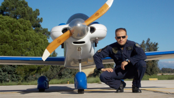 Με το πρώτο φως θα συνεχιστούν οι έρευνες για τον πιλότο του διθέσιου αεροσκάφους που κατέπεσε στο Μεσολόγγι