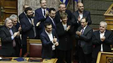 Διεθνή ΜΜΕ: Σε βαθιά πολιτική κρίση η κυβέρνηση Τσίπρα