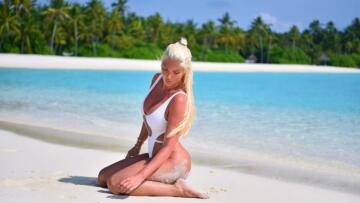 Γελένα Καρλέουσα: H sexy τραγουδίστρια που ρίχνει το instagram!