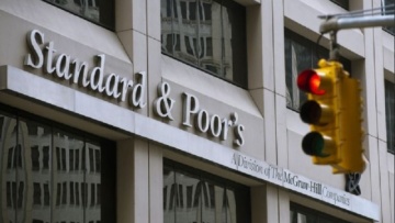 Standard & Poor's: Διατηρεί στο Β+ την αξιολόγηση της Ελλάδας