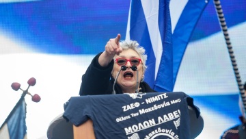 Συλλαλητήριο για τη Μακεδονία: «Go back κύριε Τσίπρα» - «Κράτος-μαϊμού η Δημοκρατία της Μακεδονίας»