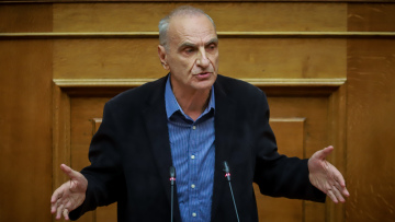 Βαρεμένος σε ΝΔ: Καρικατούρα σοβαρότητας - Κουμουτσάκος σε ΣΥΡΙΖΑ: Είστε πατριδοκάπηλοι