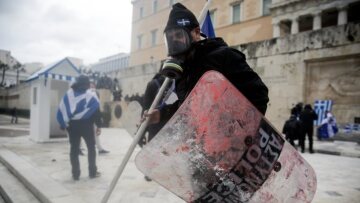 Δίωξη για δυο κακουργήματα στους επτά συλληφθέντες των επεισοδίων στο Σύνταγμα