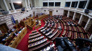 Στην επιτροπή της Βουλής η πρώτη μάχη της νέας «πλειοψηφίας-κουρελού» για τη Συμφωνία των Πρεσπών